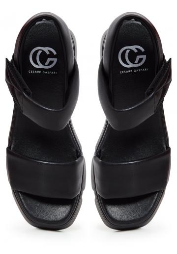 Босоножки на танкетке