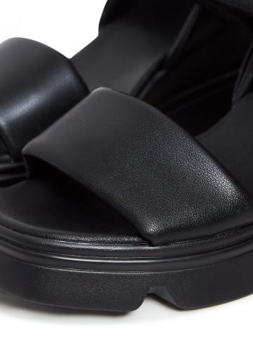 Босоножки на танкетке