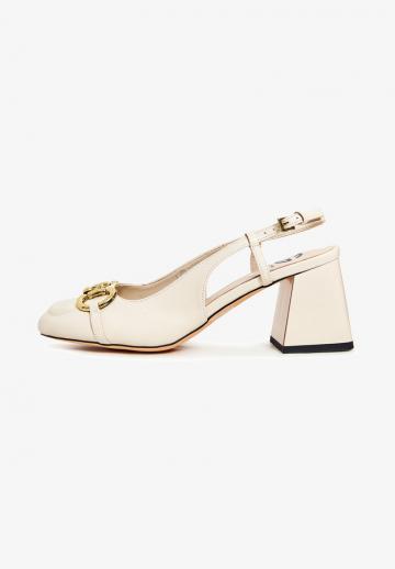 Туфли с высоким носом