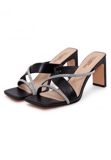 Босоножки на каблуке