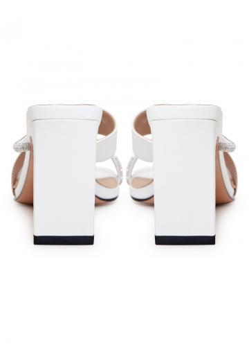 Босоножки на каблуке