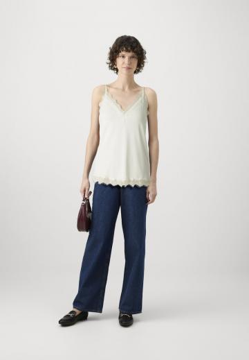 Топ на бретельках