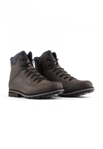 Походные ботинки