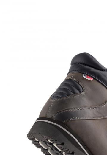 Походные ботинки