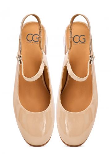 Туфли с высоким носом