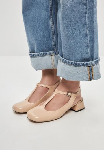 Туфли с высоким носом