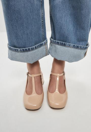 Туфли с высоким носом