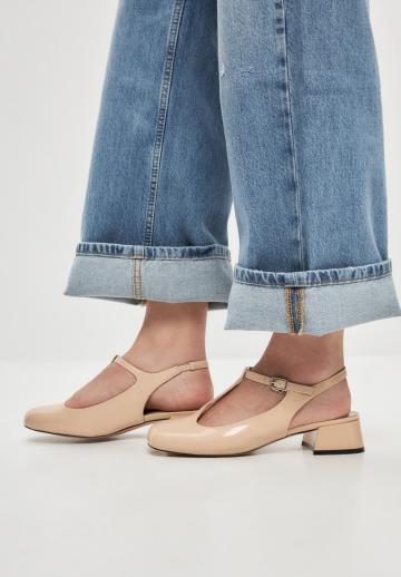 Туфли с высоким носом