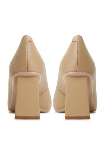 Туфли с высоким носом