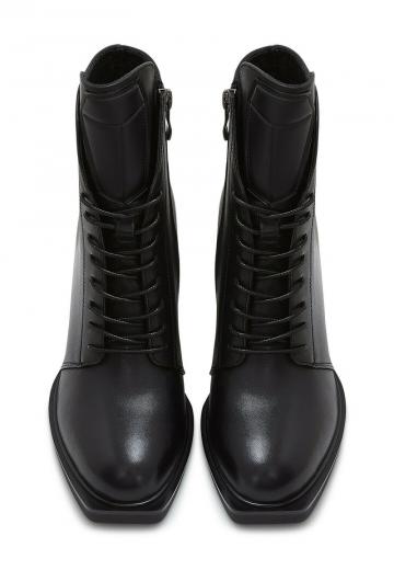 Ботинки на шнуровке