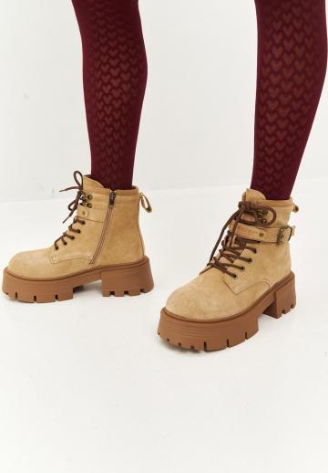 Ботинки на шнуровке
