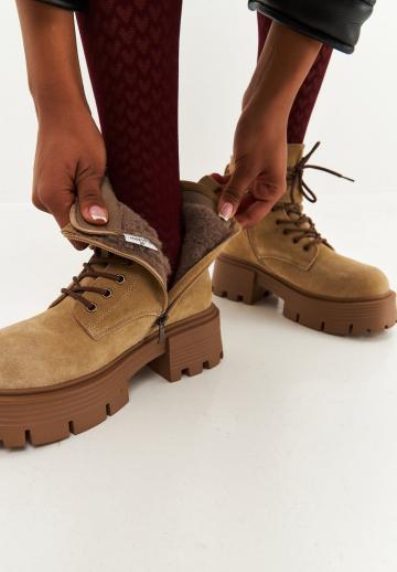 Ботинки на шнуровке