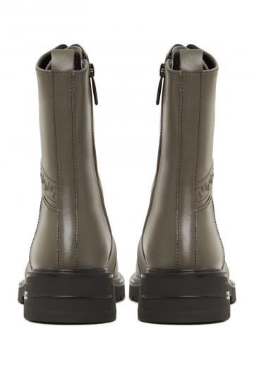 Ботинки на шнуровке