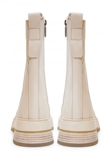 Ботинки на шнуровке