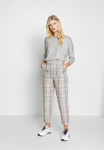 Пуловер с рукавом три четверти