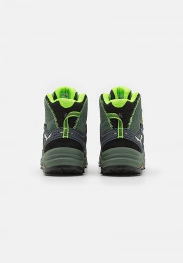 Походные ботинки