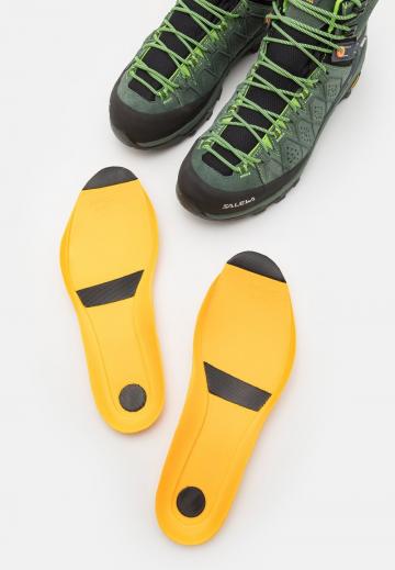 Походные ботинки