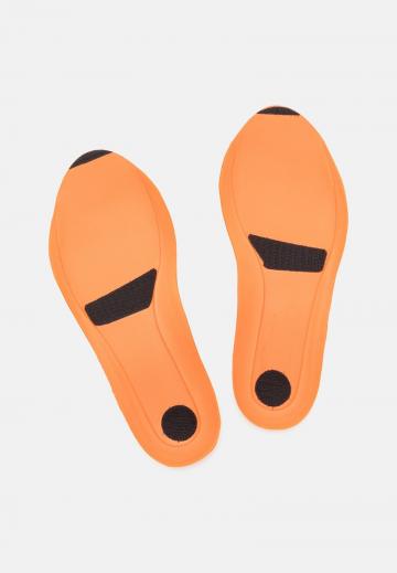 Походные кроссовки