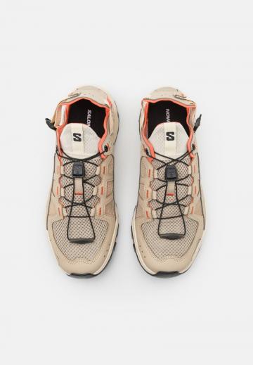 Походные ботинки