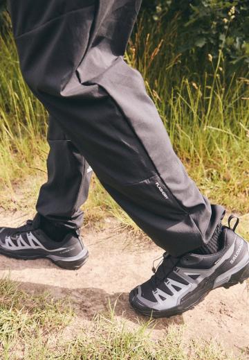 Походные кроссовки