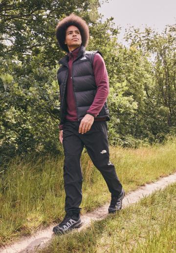 Походные кроссовки