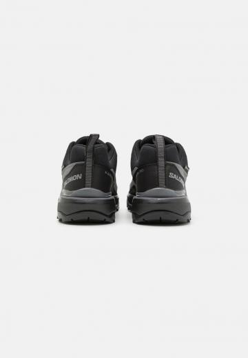 Походные кроссовки