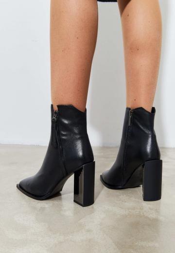 Полусапожки на высоком каблуке