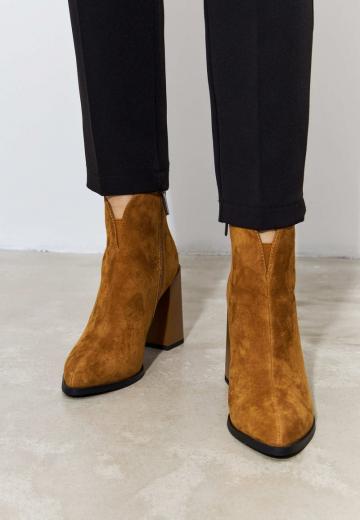 Полусапожки на высоком каблуке