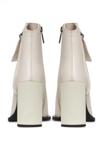 Полусапожки на высоком каблуке