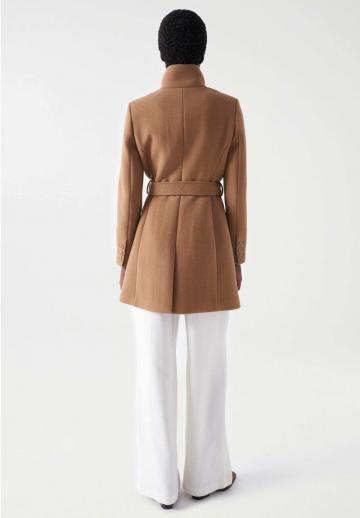 Короткое пальто