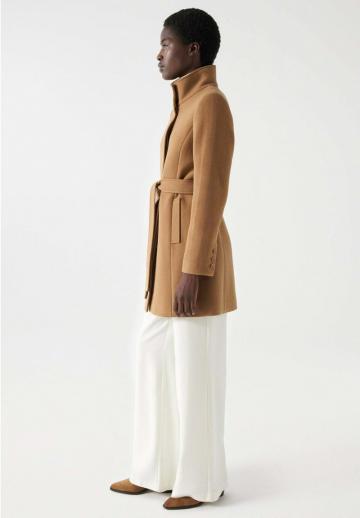 Короткое пальто