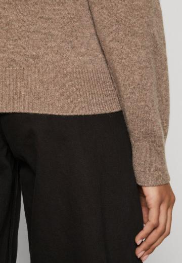 Пуловер с капюшоном