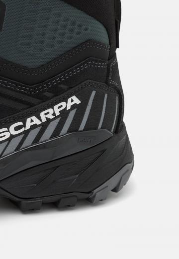 Походные ботинки