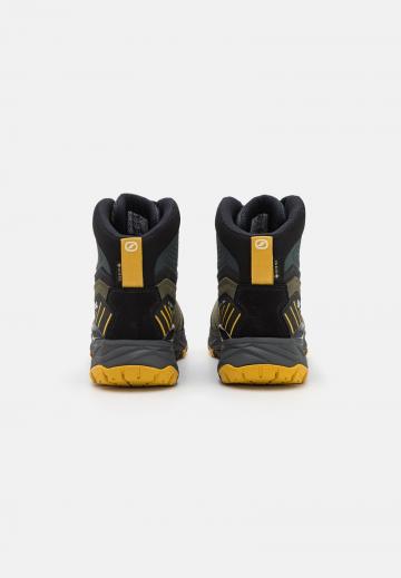 Походные ботинки