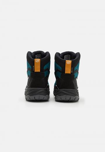 Походные ботинки