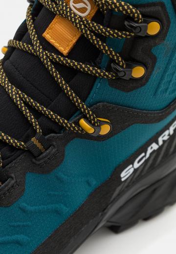 Походные ботинки