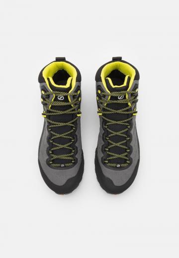 Походные ботинки