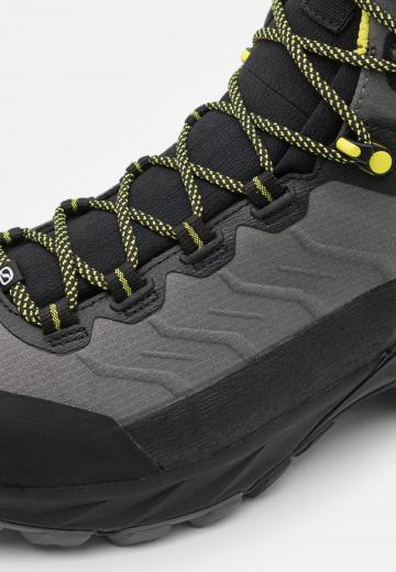 Походные ботинки