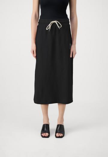 Юбка с накладными карманами