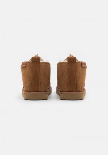 Полусапожки на высоком каблуке