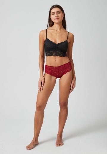 Трусы на бедрах