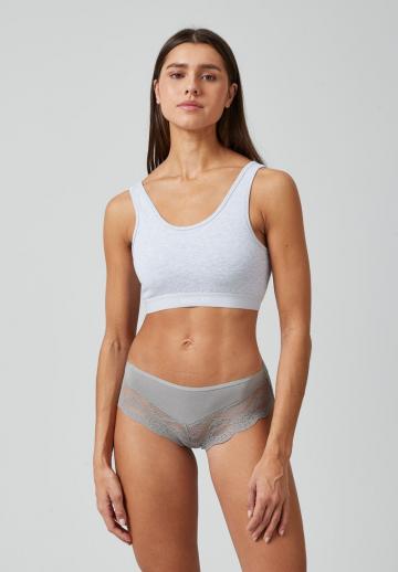 Трусы на бедрах