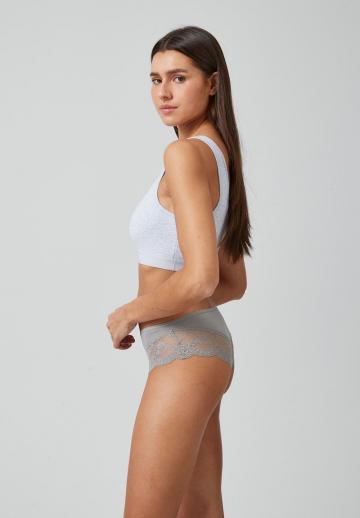 Трусы на бедрах