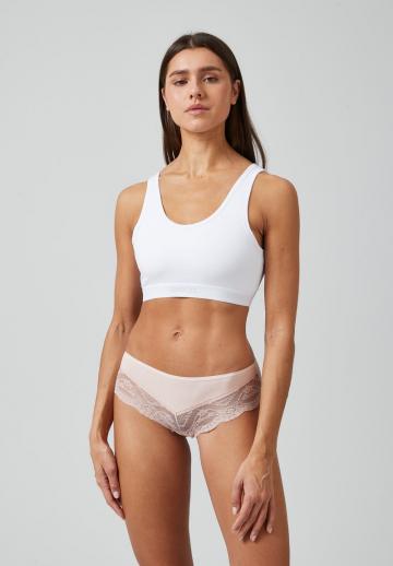 Трусы на бедрах
