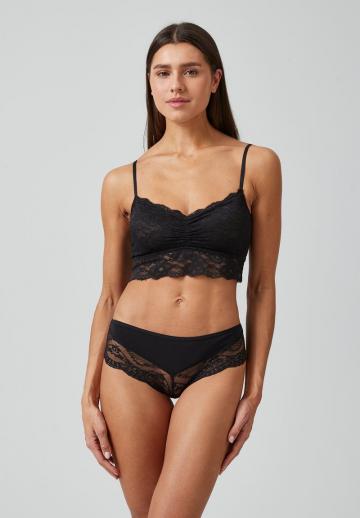 Трусы на бедрах