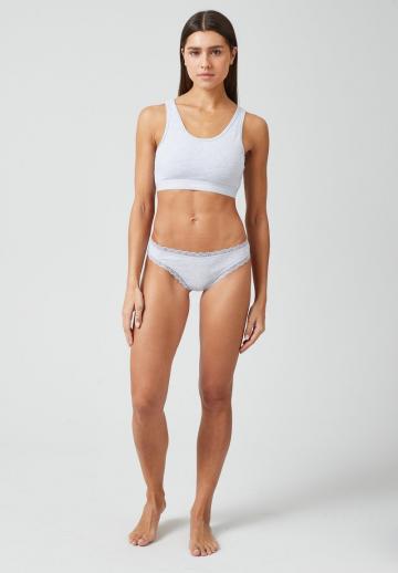 Трусы на бедрах