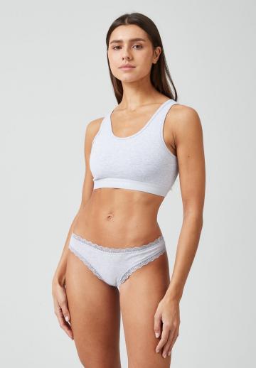 Трусы на бедрах