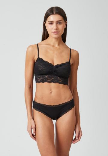 Трусы на бедрах