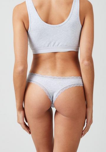 Трусы на бедрах