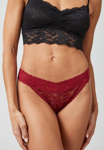 Трусы на бедрах